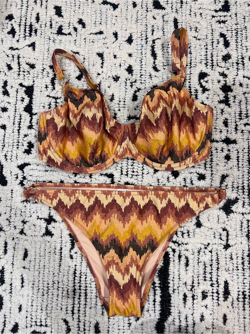 Freya Two Piece - Picture 2 of 9